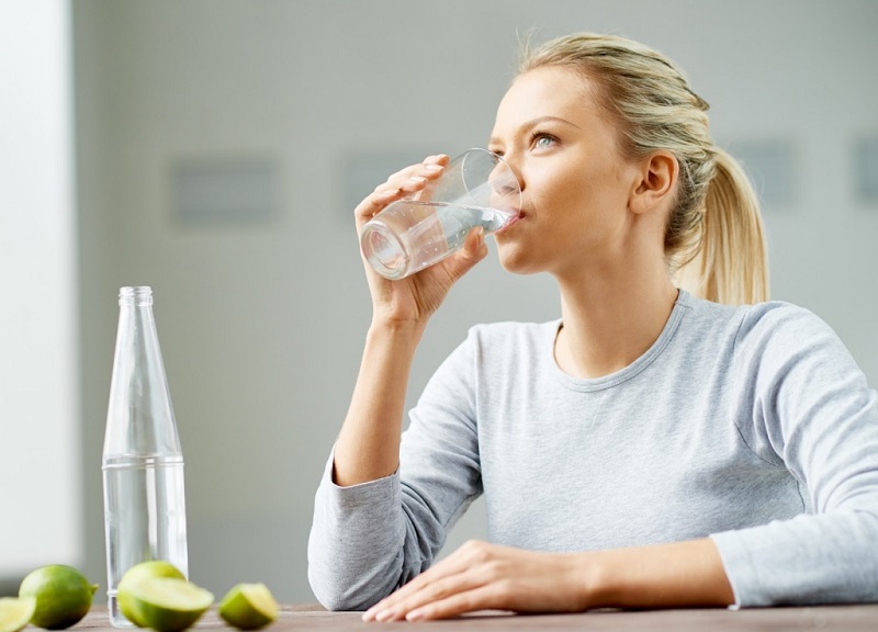 Uống nhiều hơn 5 cốc nước uống tinh khiết mỗi ngày (khoảng 1000 ml) sẽ ít tử vong do nhồi máu cơ tim