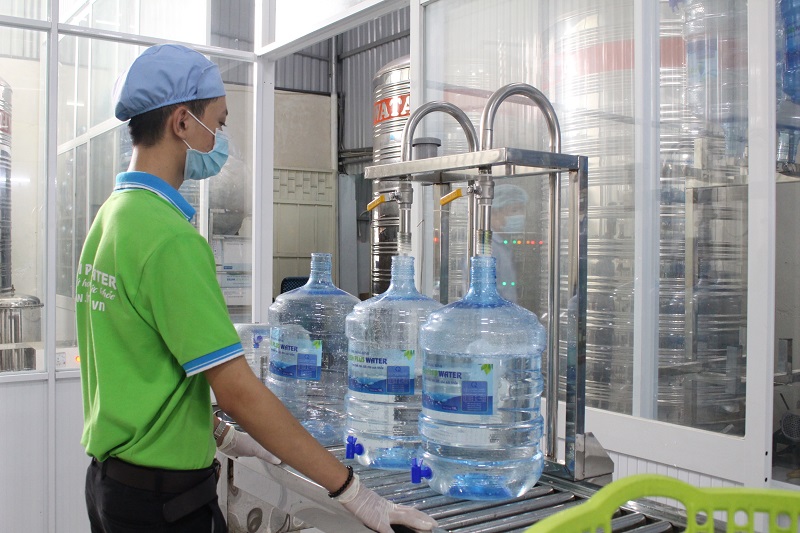 Dây chuyền sản xuất nước đóng bình tân tiến của Fresh Plus Water - ảnh 3